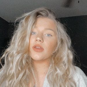 Meet your Posher, Carlie